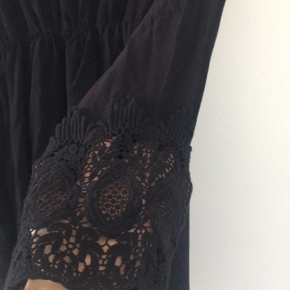 Gorgeous Lace sleeves dress - Picture 2 of 4